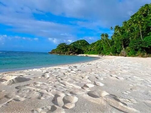 Гостиница White Beach Front and Cottages Hinugtan Resort in Buruanga