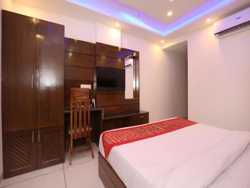 Фото Oyo 9420 Hotel Silver Palm