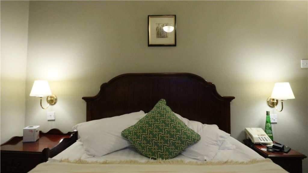 Фото Lion and Pheasant Hotel