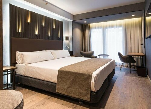 Внешний вид отеля Catalonia Gran Vía Bilbao в Бильбао, фото 3