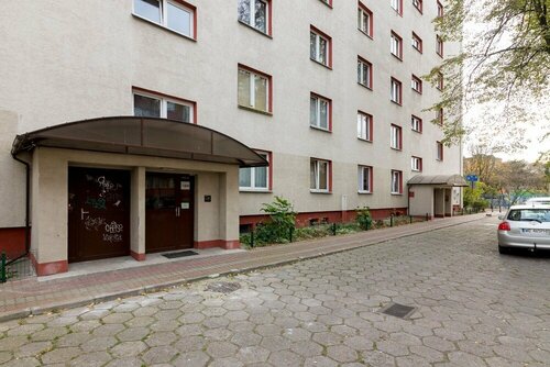 Metro Wilanowska 3-Bedroom Apartment