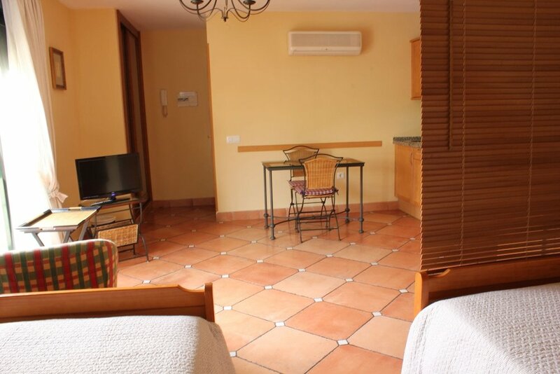 Гостиница Apartamentos Flores в Торремолиносе