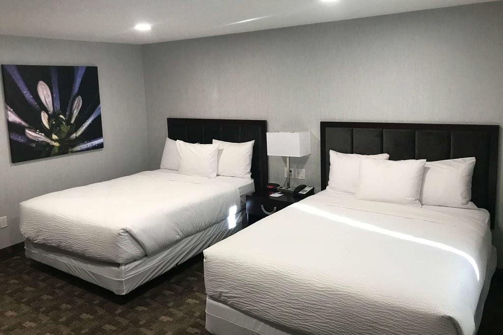 Фото Days Inn by Wyndham Wainwright