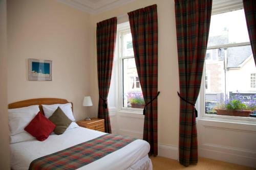 Фото The Waverley Hotel