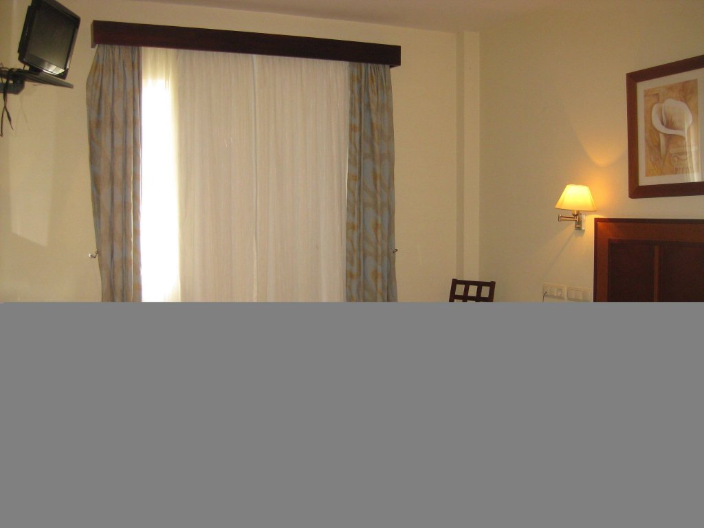 Фото Hotel Santiago de León