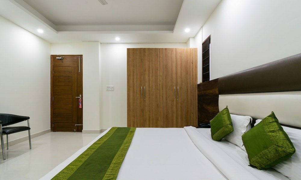 Фото Oyo Townhouse 068 Sohna Road 2