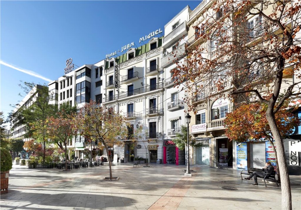 Фото Eurostars Puerta Real Hotel