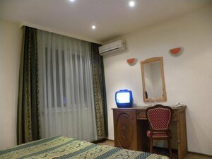 Гостиница Three Dolphins Family Hotel