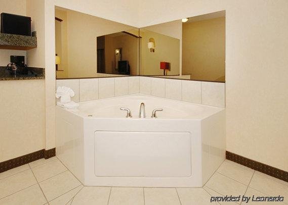 Фото Comfort Suites Elgin