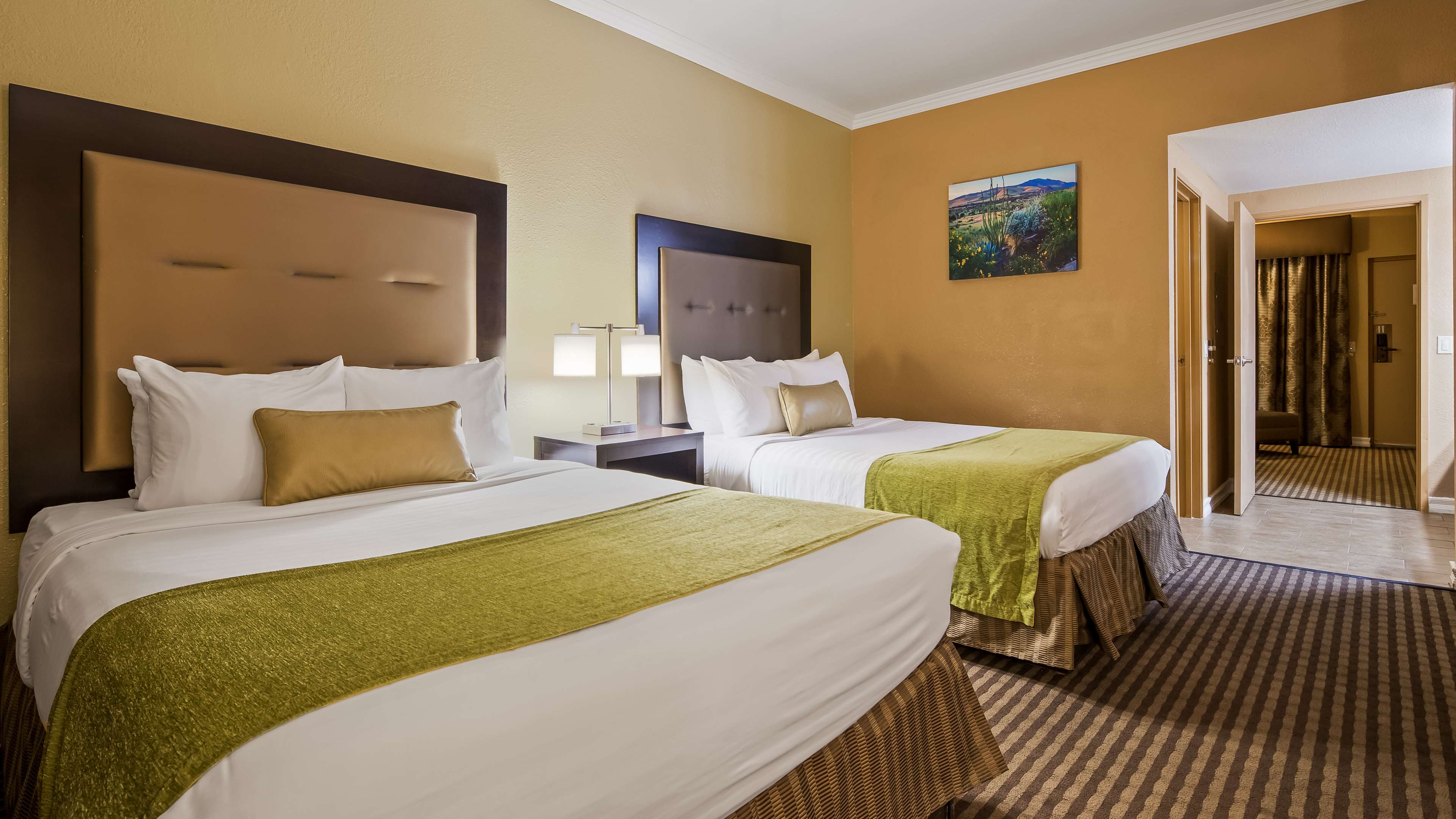 Фото Best Western Royal Sun Inn & Suites