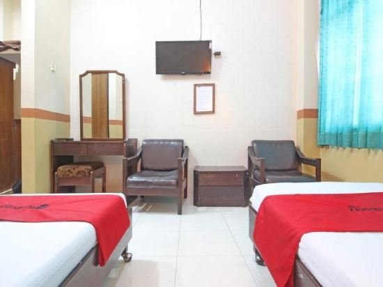 Фото RedDoorz near Malioboro Tugu Station Jogja 2