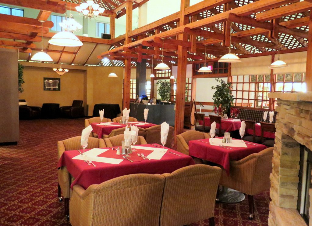 Фото Nisku Inn And Conference Centre