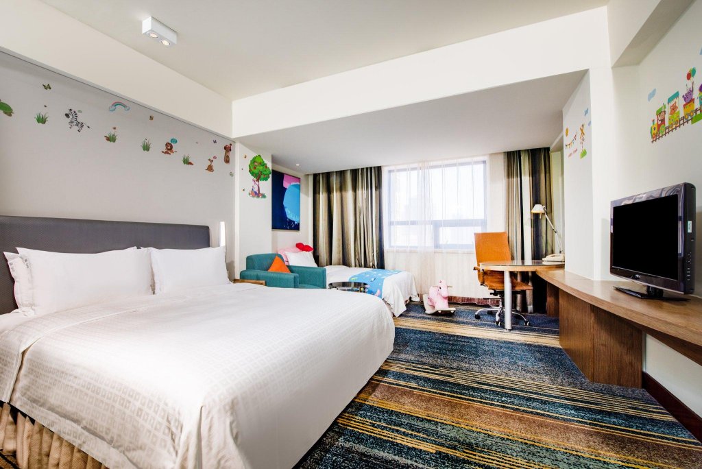 Фото Holiday Inn Express Dalian City Center