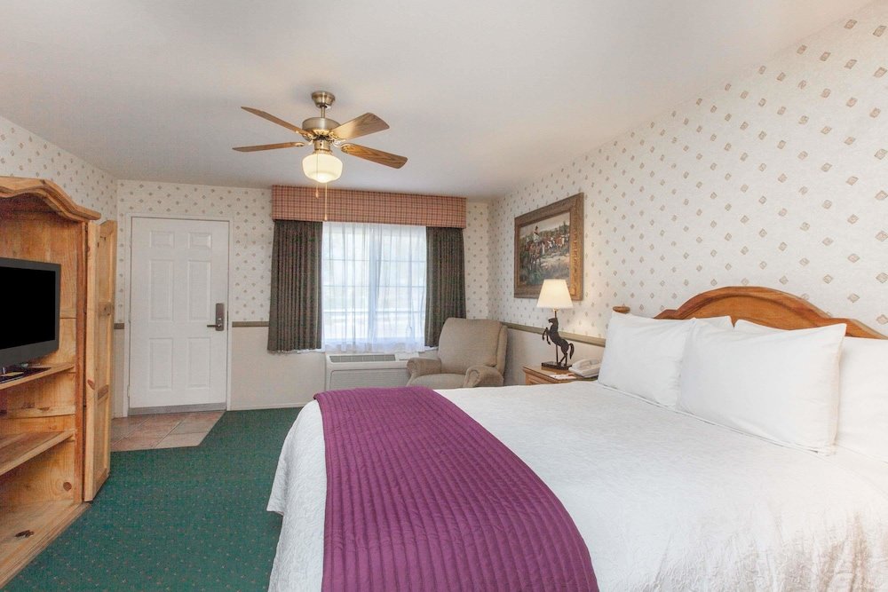 Фото Days Inn by Wyndham Lebec