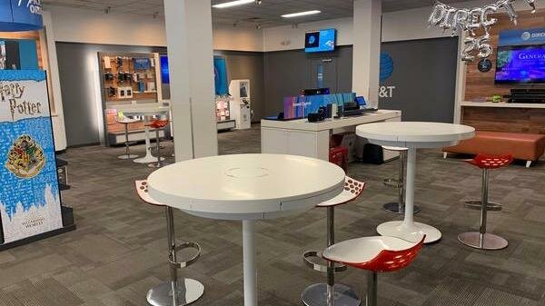 Mobile phone store At&t Store, New York, photo