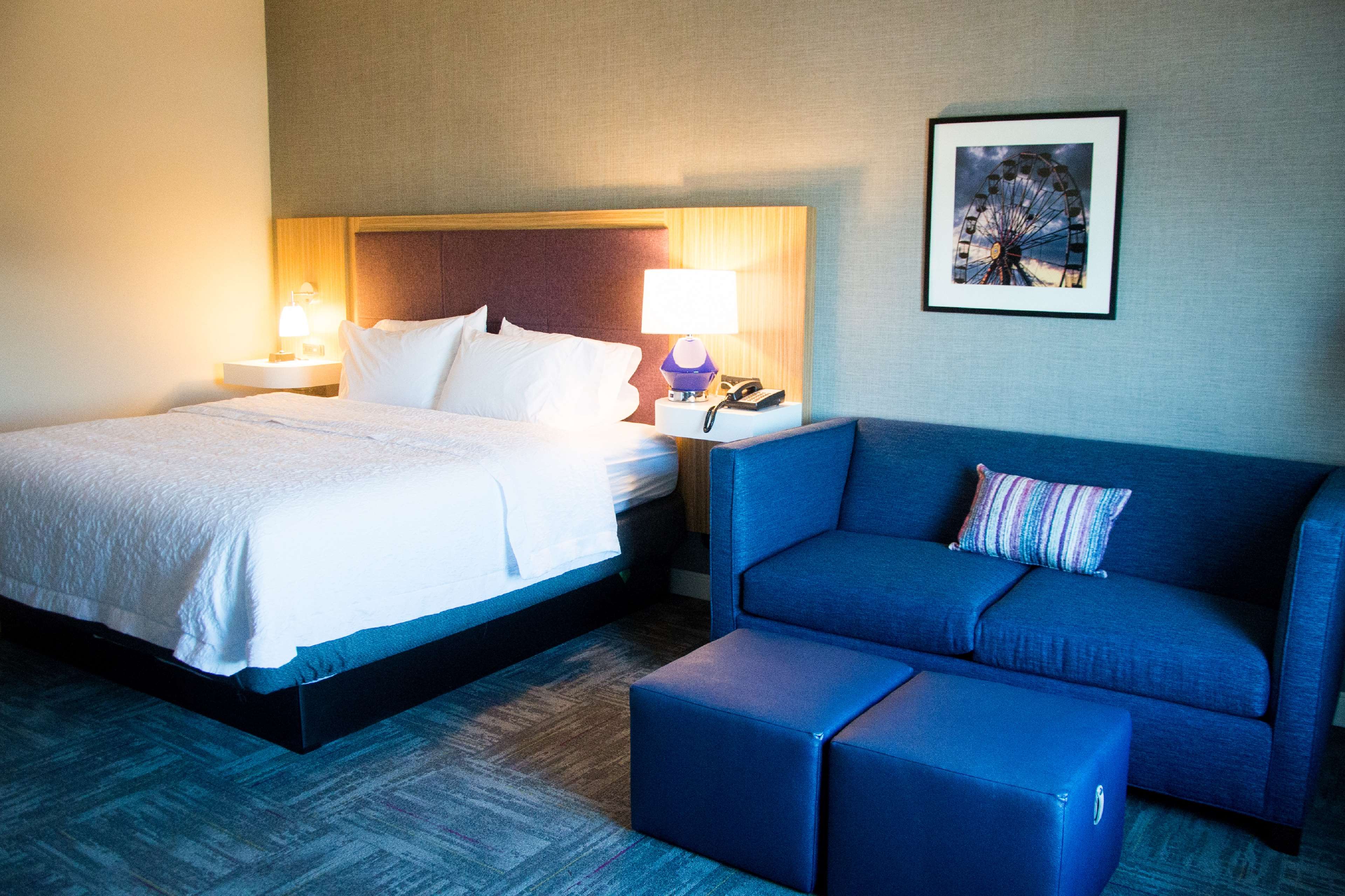 Фото Hampton Inn & Suites by Hilton Warrington Horsham