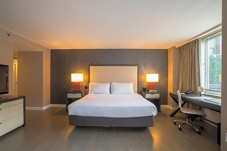 Фото 2500 Penn, a Placemakr experience