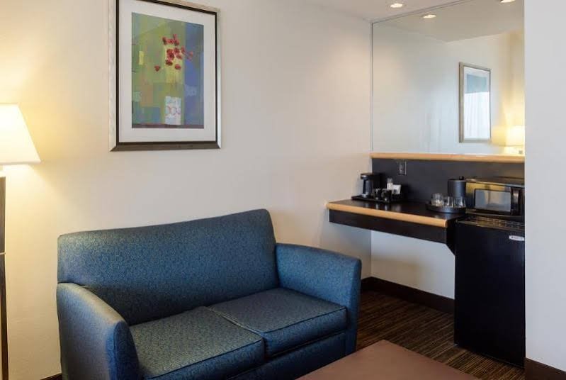 Фото St Charles Coach House, Ascend Hotel Collection