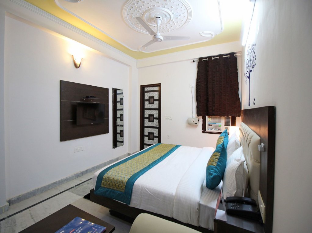 Фото Oyo Flagship 5179 Hotel Noida Saffron