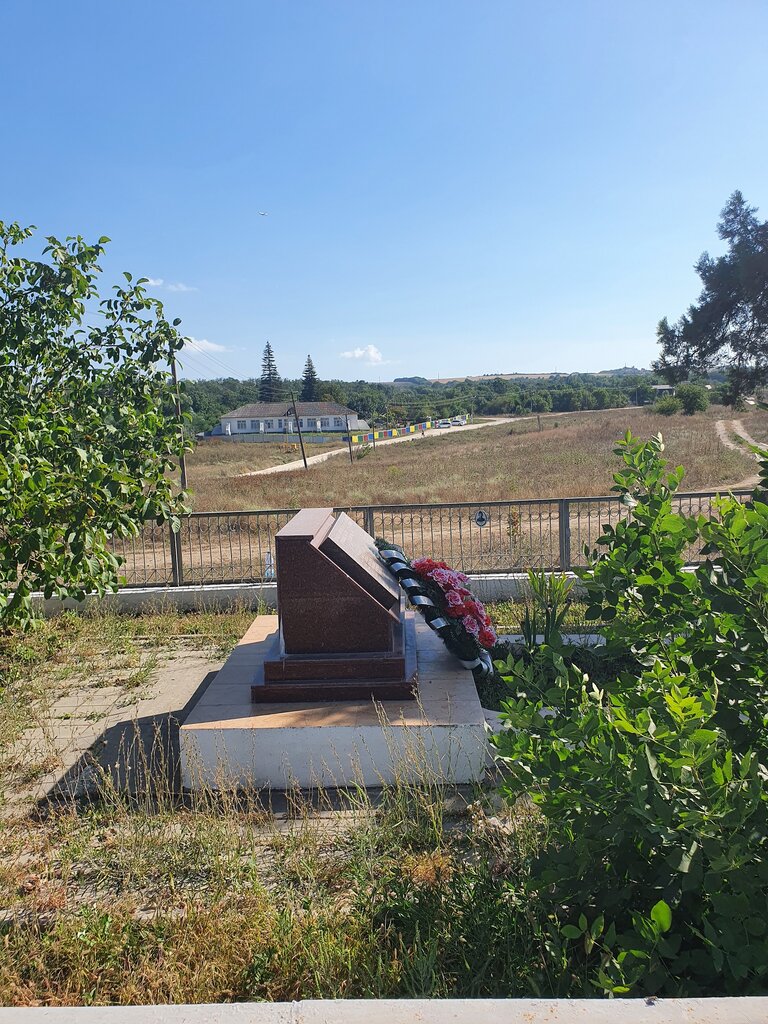 Памятник, мемориал Братская могила советских воинов, погибших в боях с фашистскими захватчиками, Краснодарский край, фото