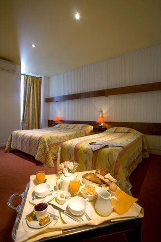 Гостиница Hôtel Restaurant le Parc в Мулене