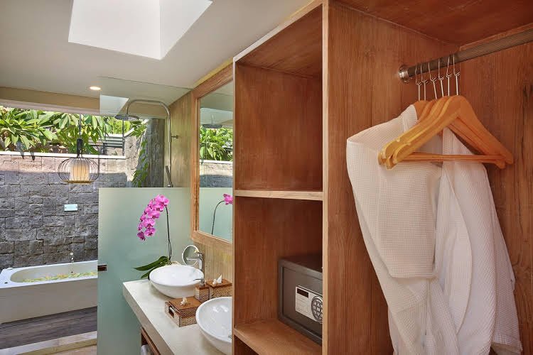 Фото The Banyumas Suite Villa Legian