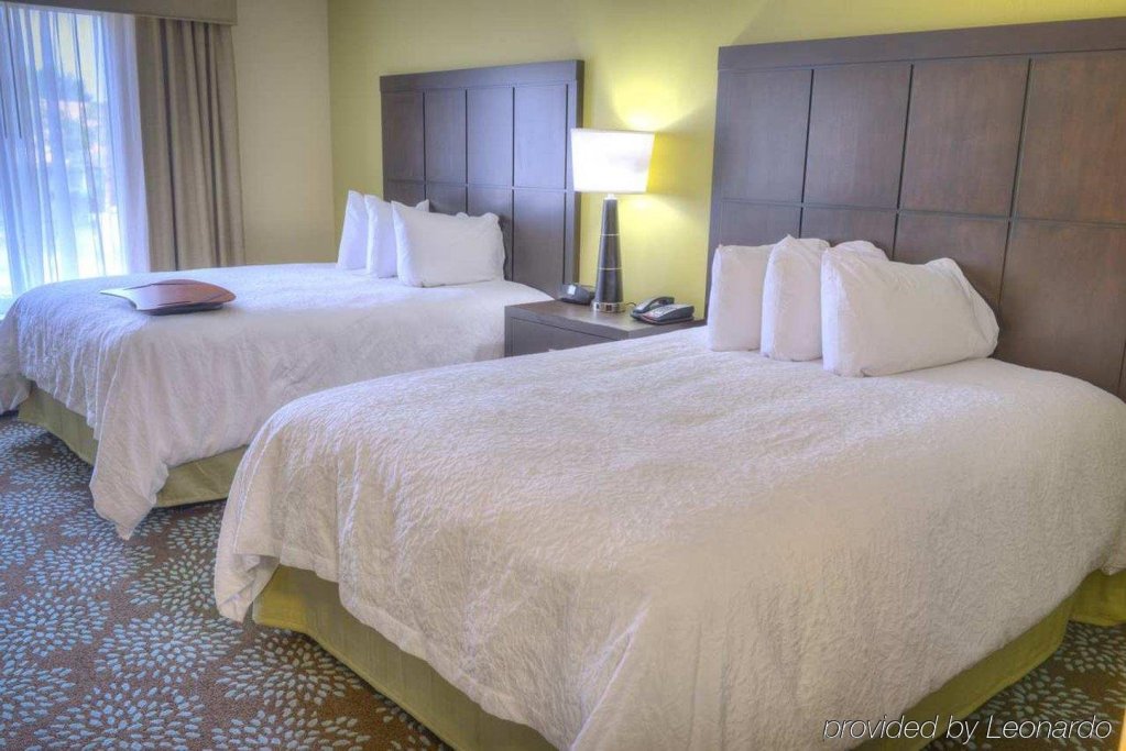 Фото Hampton Inn & x26; Suites Pensacola/Gulf Breeze