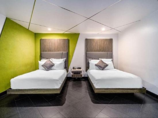 Фото The Moment Hotel