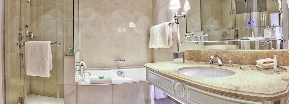 Фото Four Seasons Hotel George V