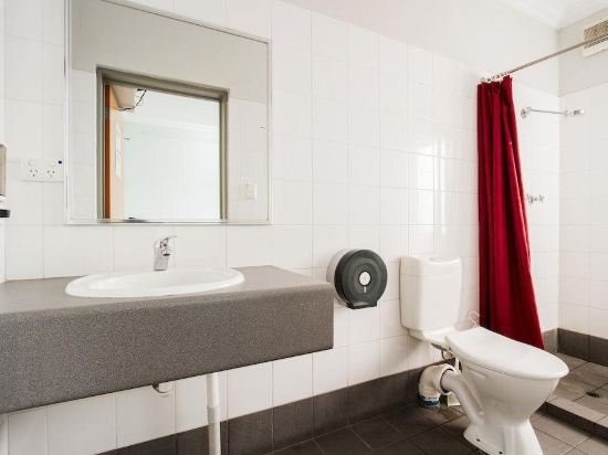 Фото The Emperors Crown Hostel