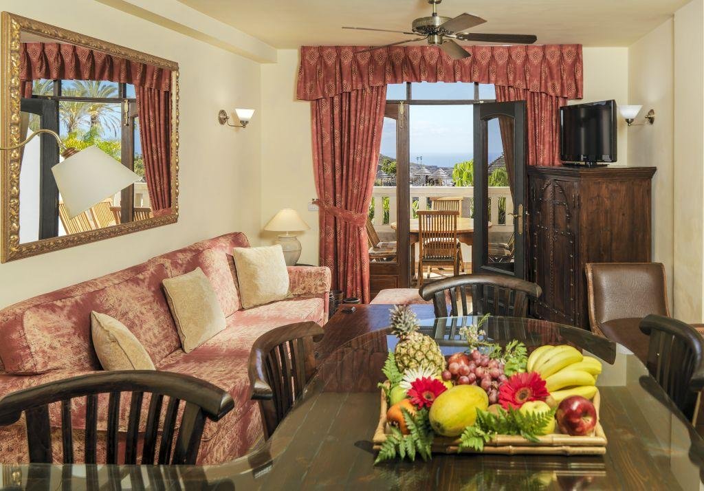 Фото Regency Country Club Apartments Suites