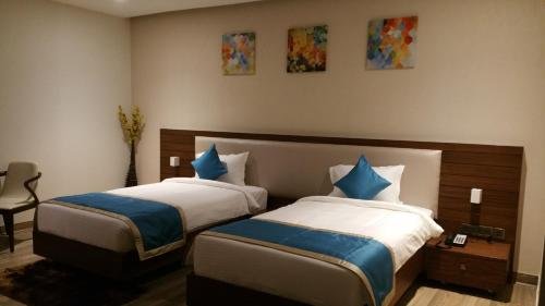 Фото M Crown Hotel