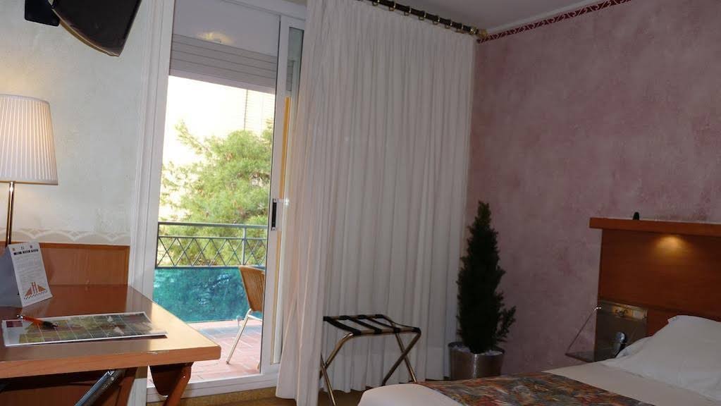 Фото Hotel Ribes Roges