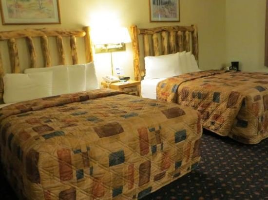 Фото Super 8 by Wyndham Bridgeview of Mackinaw City