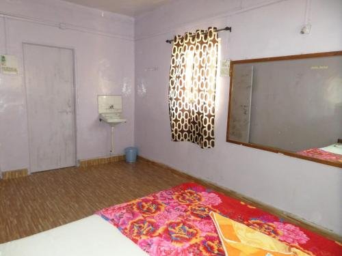 Фото Hotel Laxmi Lodging