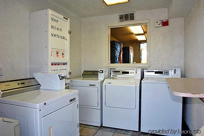 Фото Motel 6 Redding, Ca - South