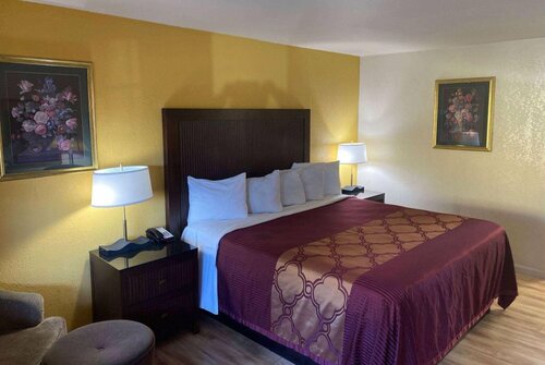 Гостиница Days Inn & Suites by Wyndham Hayward