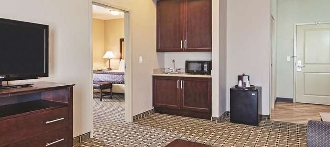 Фото La Quinta Inn & Suites by Wyndham Lancaster