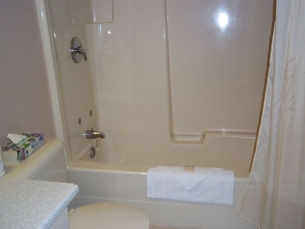 Фото Coastal Inn Moncton Dieppe