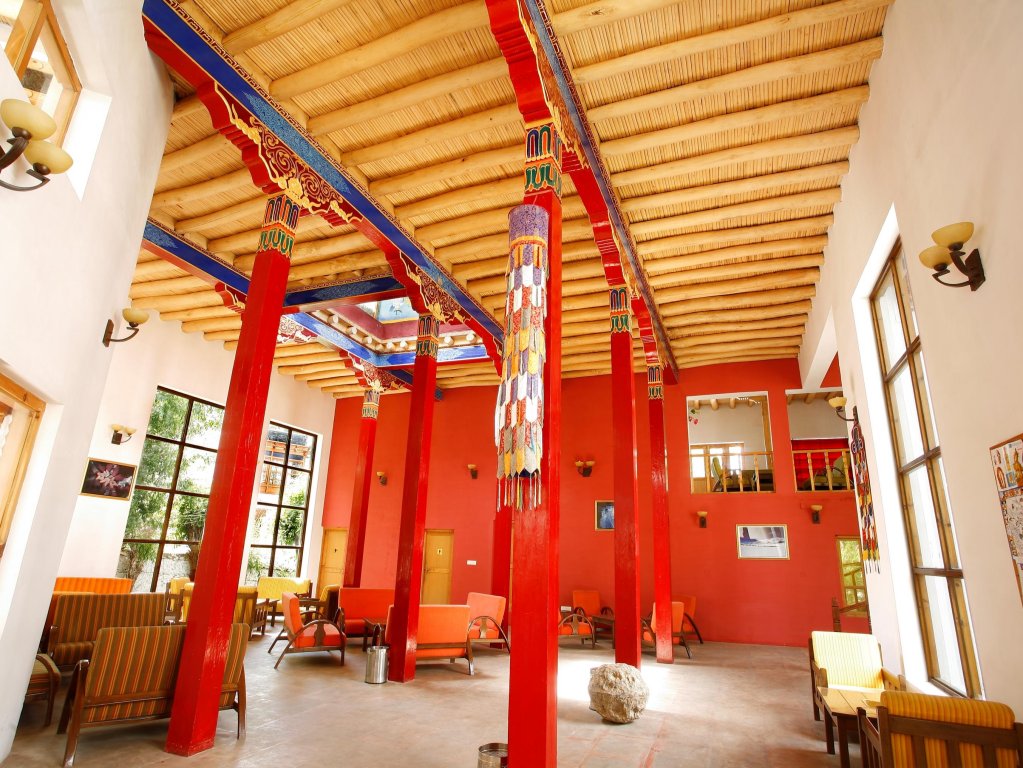 Фото Welcomheritage Lha - Ri - Sa Resort