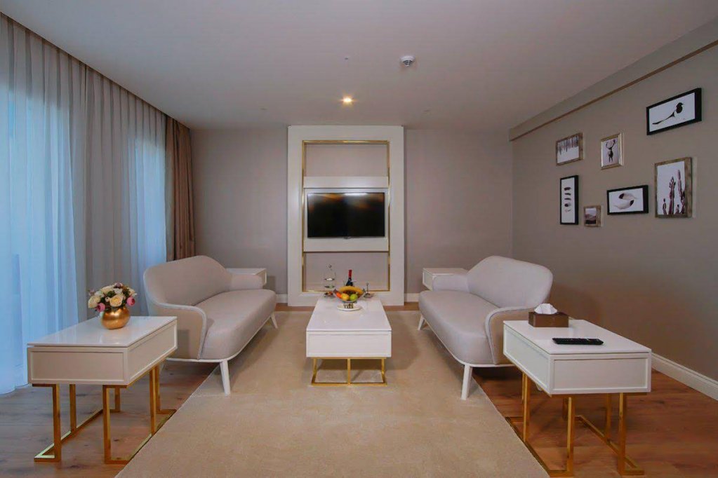 Фото Limak Cyprus Deluxe Hotel