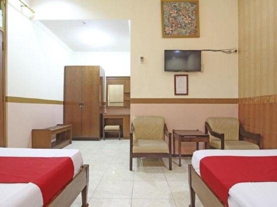 Фото RedDoorz near Malioboro Tugu Station Jogja 2