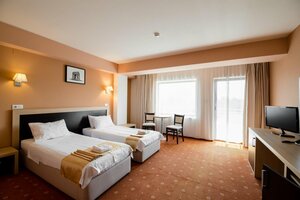 Гостиница Oxford Inns and Suites Hotel