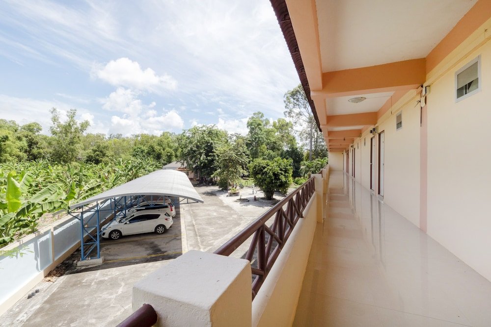 Фото Oyo 75390 Sunee Place Hotel