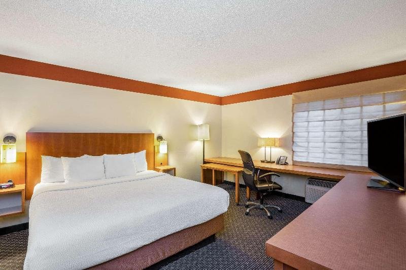 Фото La Quinta Inn & Suites by Wyndham Houston Southwest