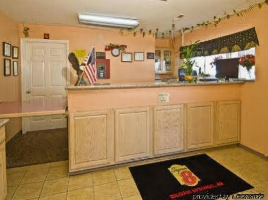 Фото Super 8 by Wyndham Siloam Springs