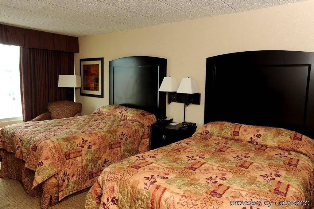 Фото Holiday Inn Hotel & Suites Charleston West, an Ihg Hotel