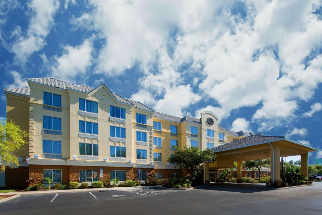 Фото Comfort Suites Near Universal Orlando Resort