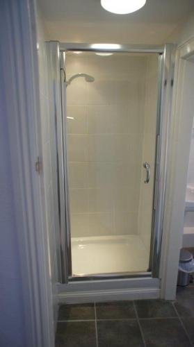 Фото The White Cottage B&b