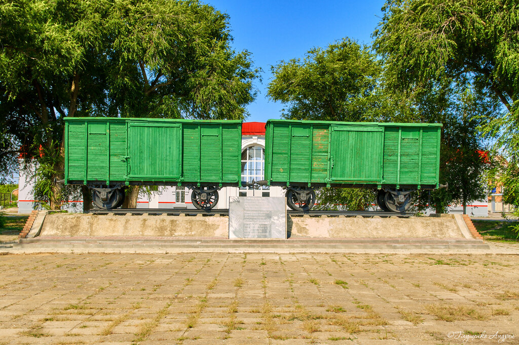 Достопримечательность Зерновые вагоны, Пролетарск, фото